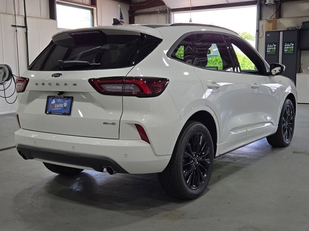 2023 Ford Escape ST-Line Elite