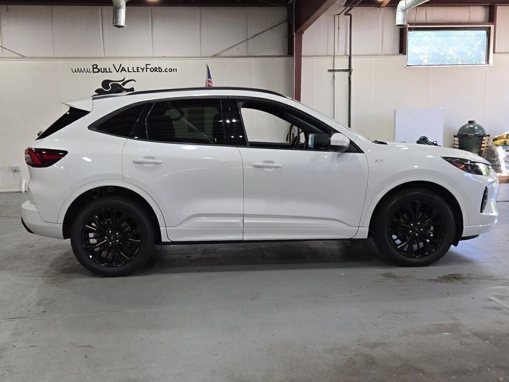 2023 Ford Escape ST-Line Elite