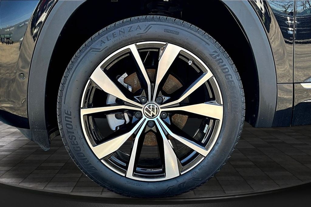 2025 Volkswagen Atlas 2.0T SEL Premium R-Line