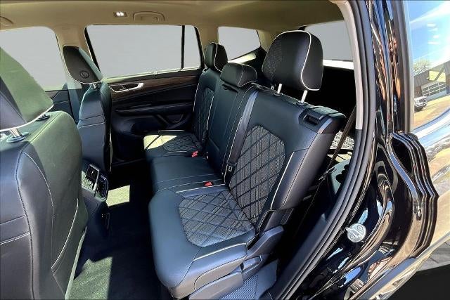 2025 Volkswagen Atlas 2.0T SEL Premium R-Line