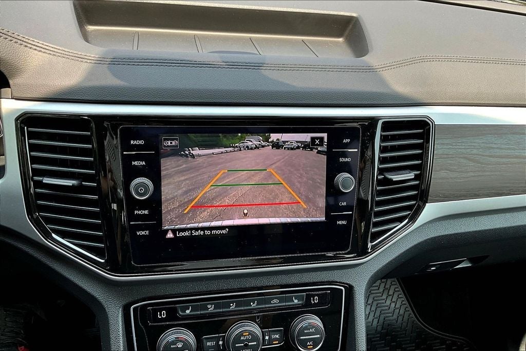 2022 Volkswagen Atlas 3.6L V6 SE w/Technology