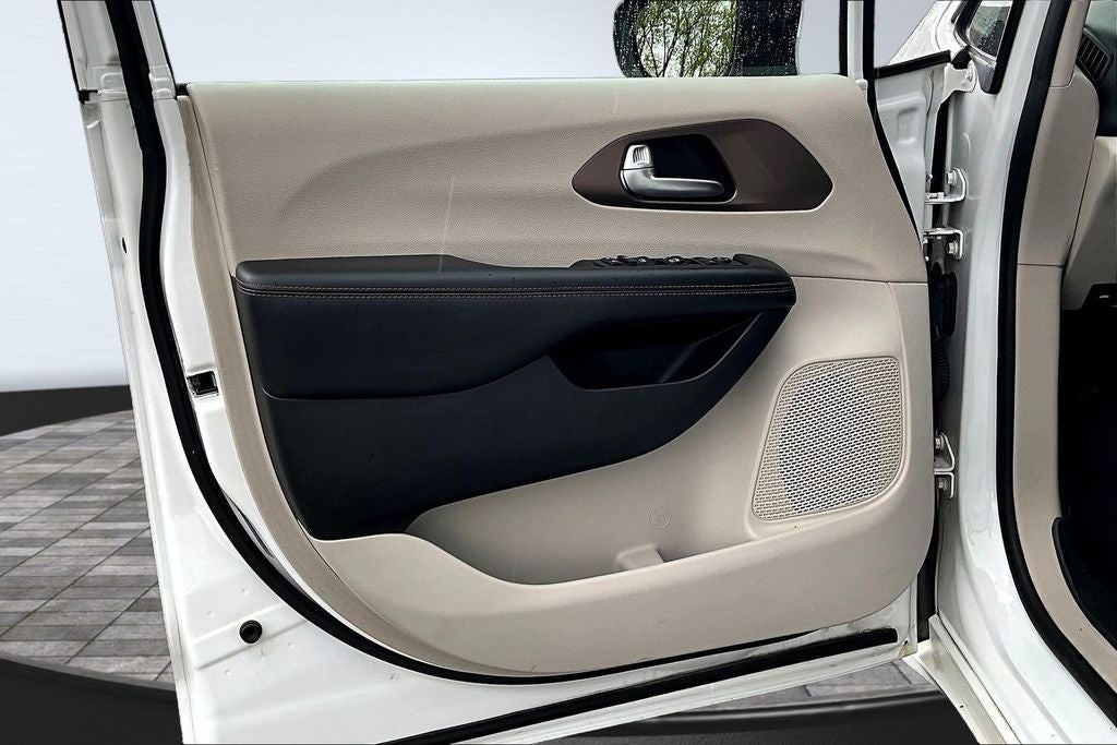 2017 Chrysler Pacifica Touring L