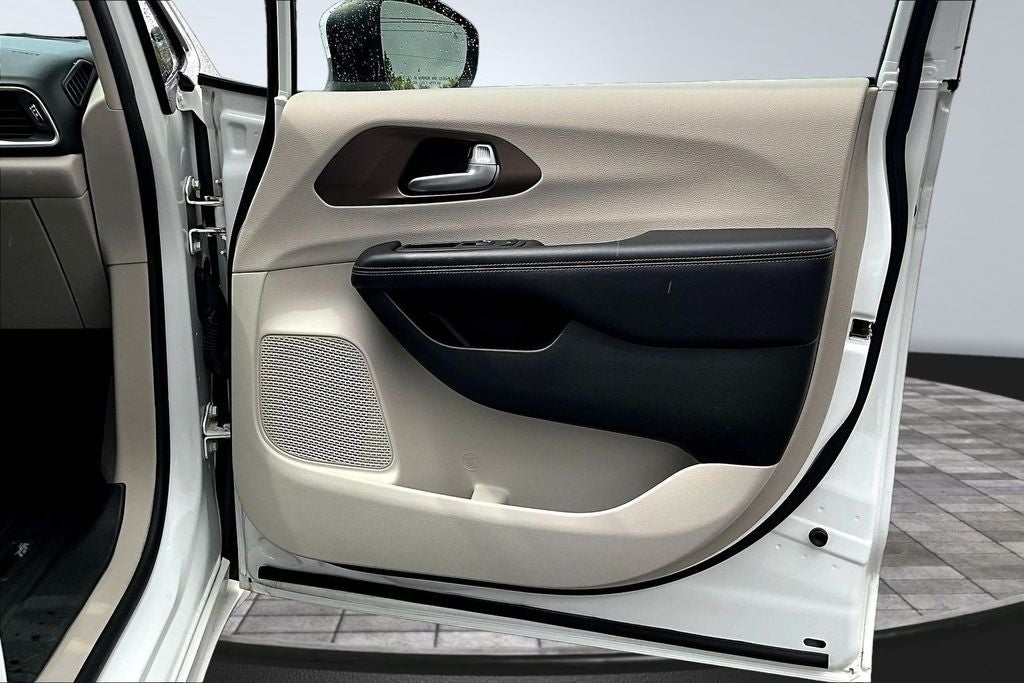 2017 Chrysler Pacifica Touring L