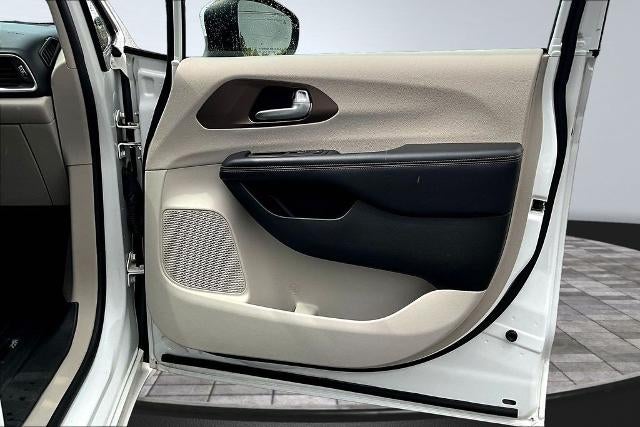 2017 Chrysler Pacifica Touring L